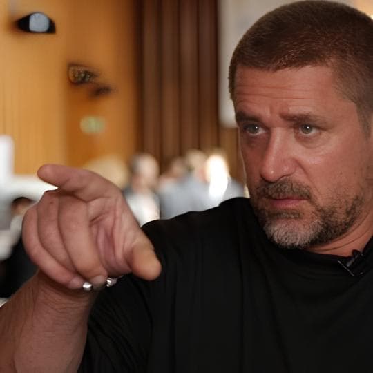 eHQIpHnP_400x400 (1).jpg